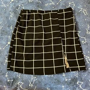 💜 SHEIN Black & White Striped Mini Skirt